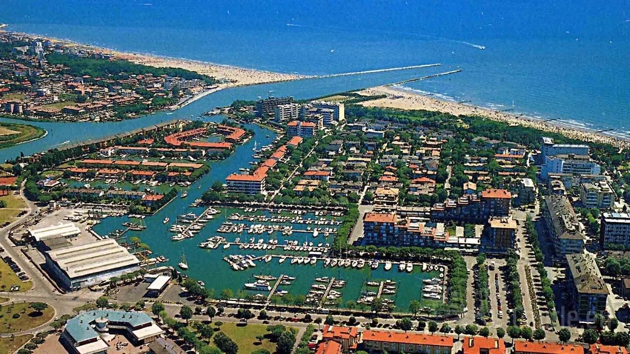 Beachside Flat With Shared Pool Porto Santa Margherita di Caorle 0*,  Italy