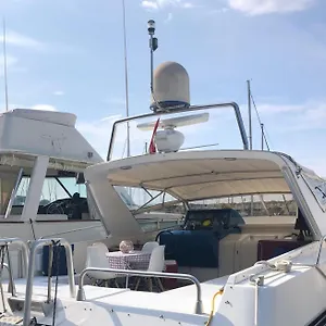  Botel Miss Mary