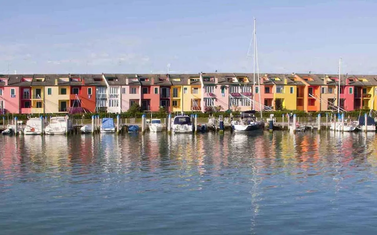 Apartment Beachside Flat With Shared Pool Porto Santa Margherita di Caorle
