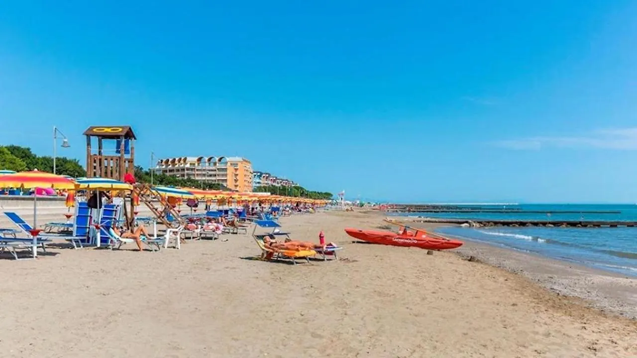 Beachside Flat With Shared Pool Porto Santa Margherita di Caorle Italy
