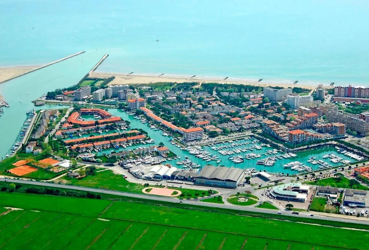 Beachside Flat With Shared Pool Porto Santa Margherita di Caorle 0*,  Italy