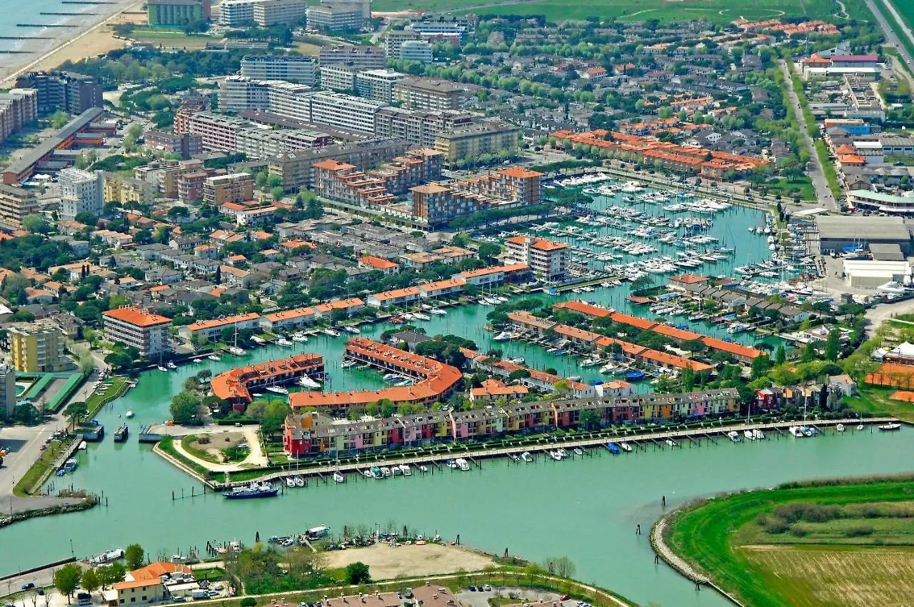 Apartment Beachside Flat With Shared Pool Porto Santa Margherita di Caorle Italy